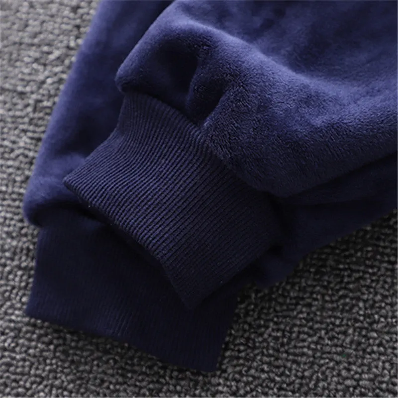 2pcs Baby Boy 95% Cotton Long-sleeve Cartoon Bear Pattern Thickened Fleece Lined Pullover and Trousers Set
