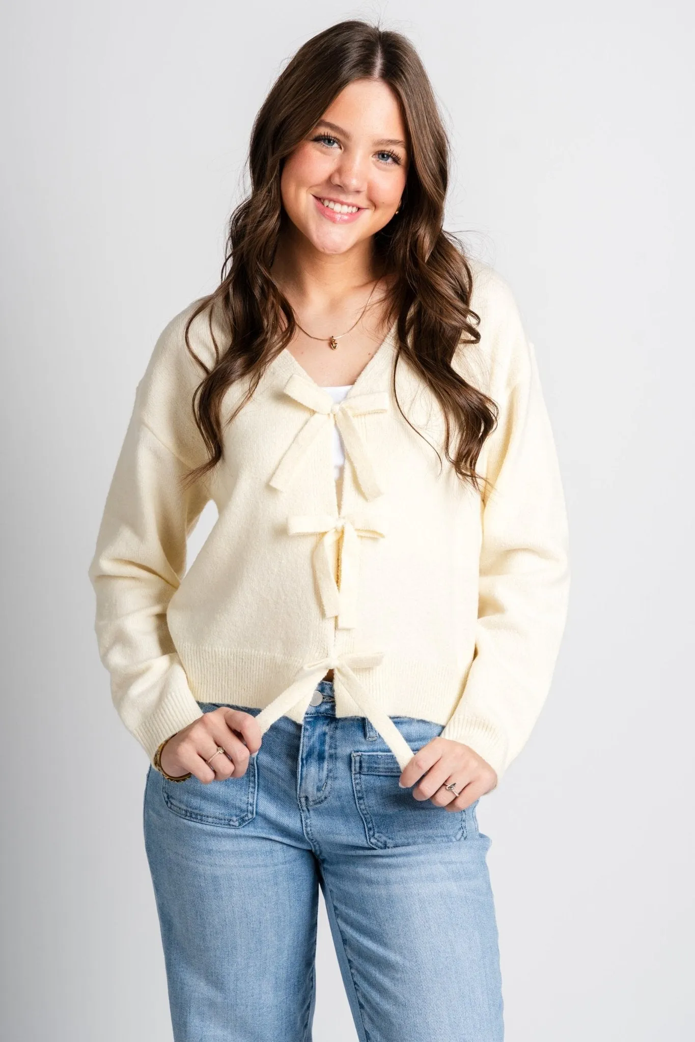 Bow detail sweater cream