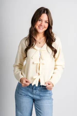 Bow detail sweater cream