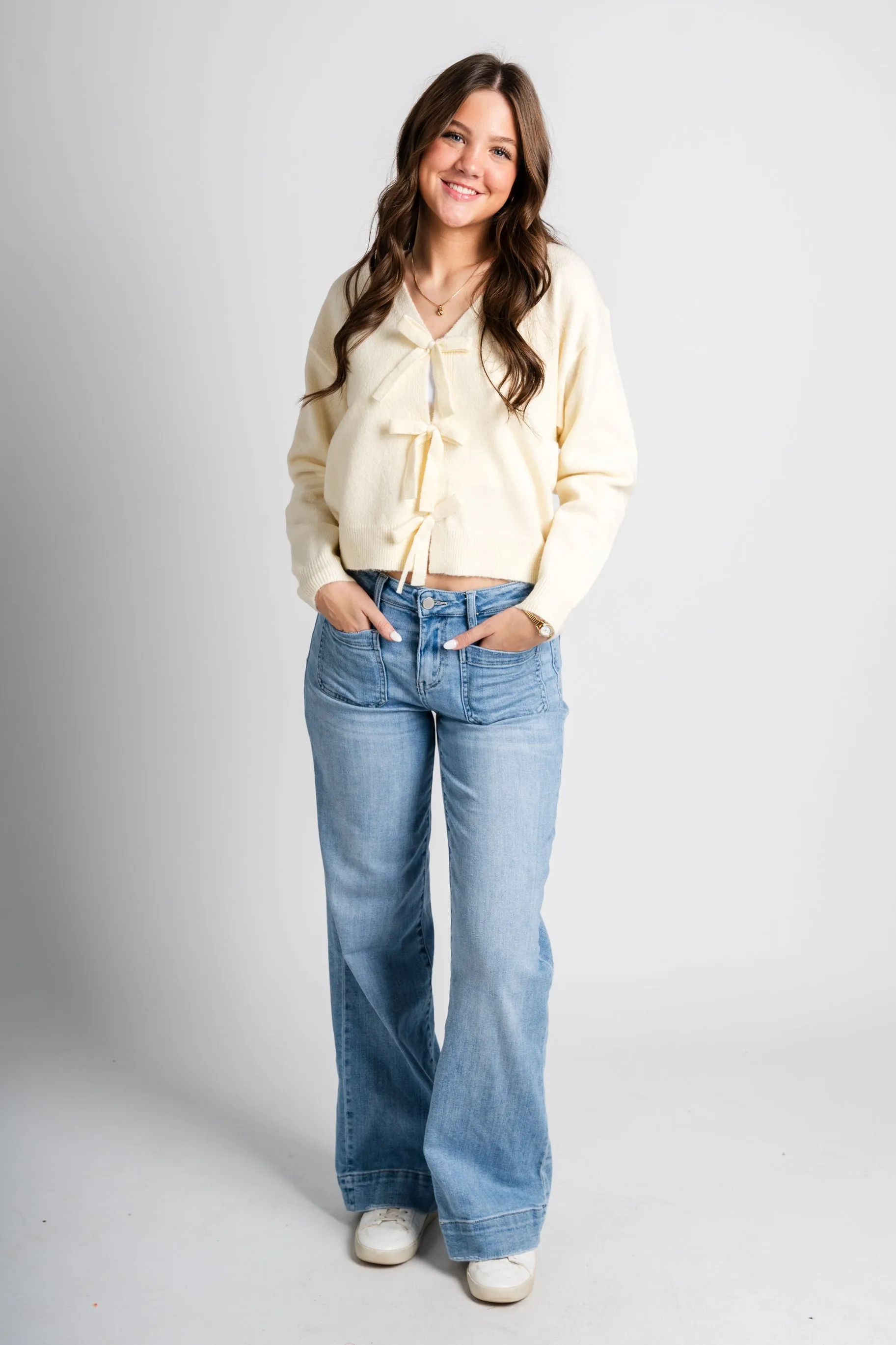 Bow detail sweater cream