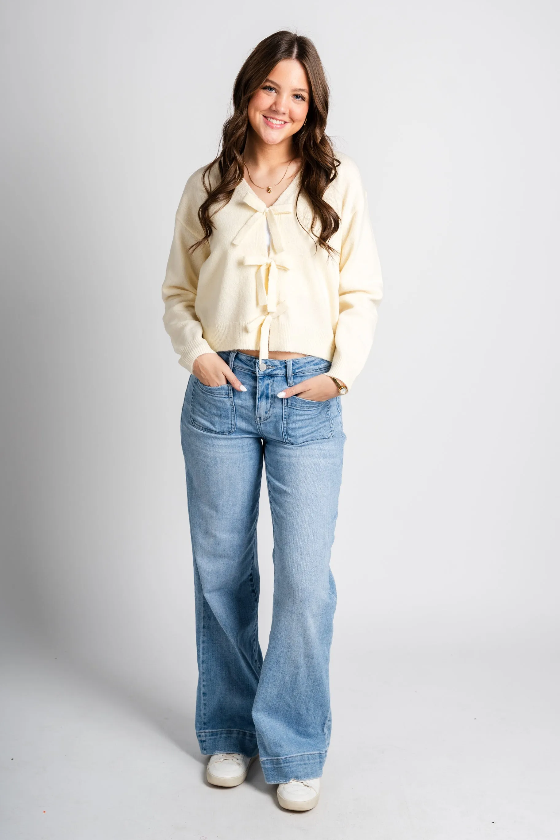 Bow detail sweater cream