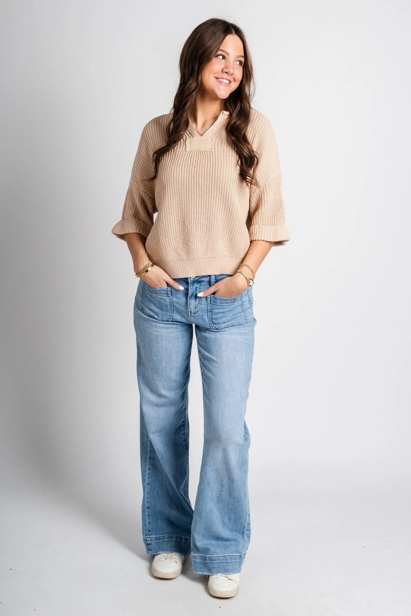 Notch neck sweater taupe